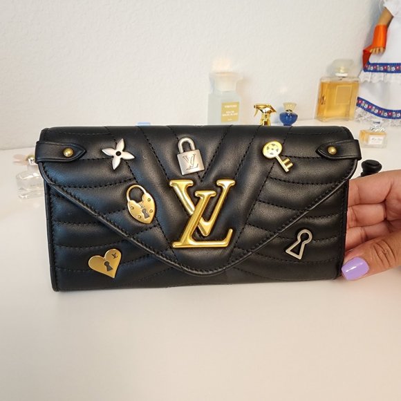 LOUIS VUITTON  Authentic. Love Lock  Wave Long Leather Wallet Black - Picture 1 of 9